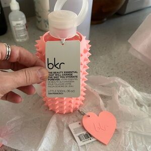NWT bkr Elle spiked 16 oz little water bottle with matching heart keychain